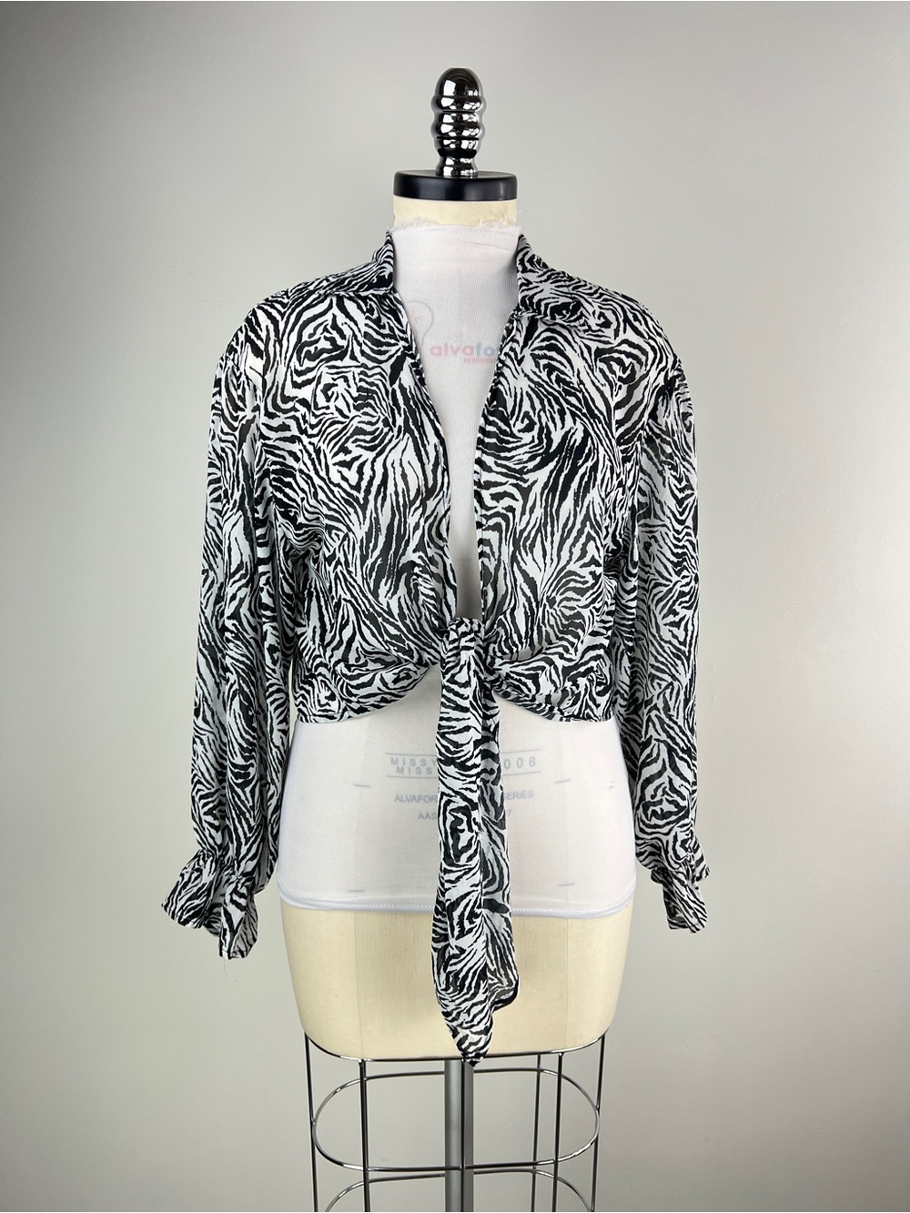 💚 3850. Black & White Zebra Tie-Front Blouse